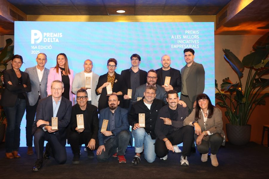 Empresas ganadoras de los Premios Delta y autoridades de los ayuntamientos del Delta
